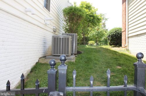 204 Deep Trail Ln, Rockville MD  20850-7753 exterior