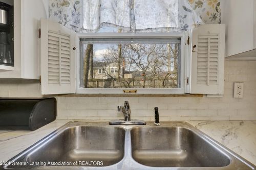 615 Burcham Dr, East Lansing MI 48823-2746 exterior