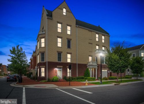 702 Diamond Ave, Alexandria, VA 22301-1748