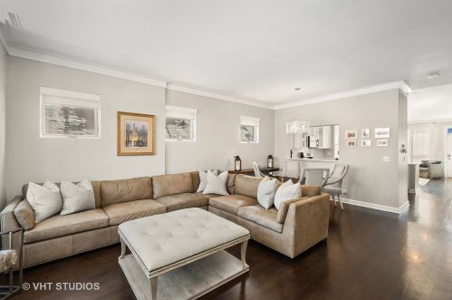 2233 Lyndale St, Chicago, IL 60647-3205