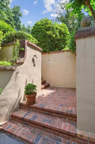 2515 Habersham Rd, Atlanta GA 30305-3566 exterior