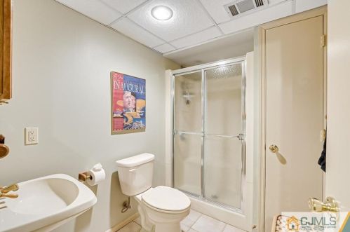 68 Monroe Ave, Edison NJ 08820-3724 exterior