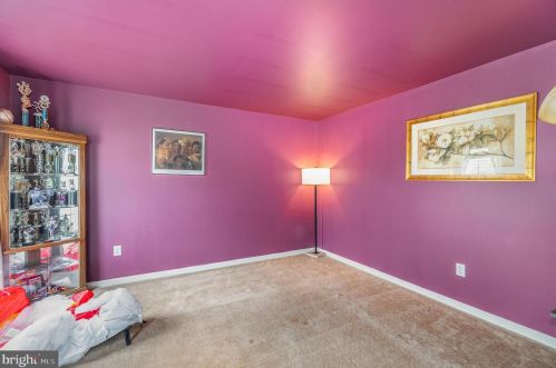 37 Louvain Dr, Hanover PA 17331-8696 exterior