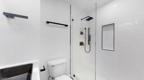 21 Fieldstone Dr, Livingston NJ  07039-3308 exterior