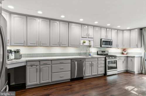 11 Kimberly Dr, Runnemede NJ 08078-2104 exterior