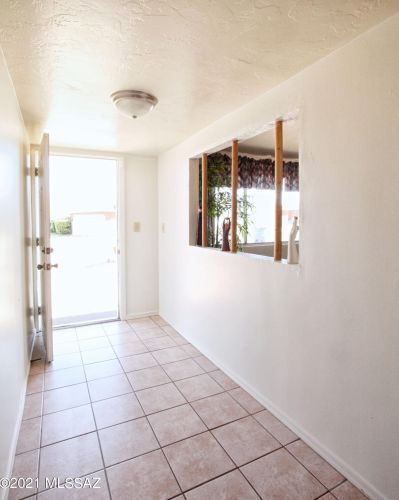 8116 Beverly St, Tucson AZ 85710-5930 exterior