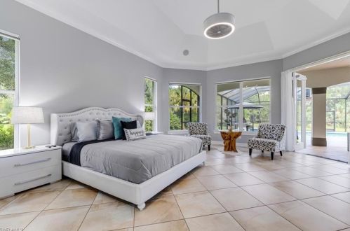 160 Logan Blvd, Naples FL 34119-1423 exterior