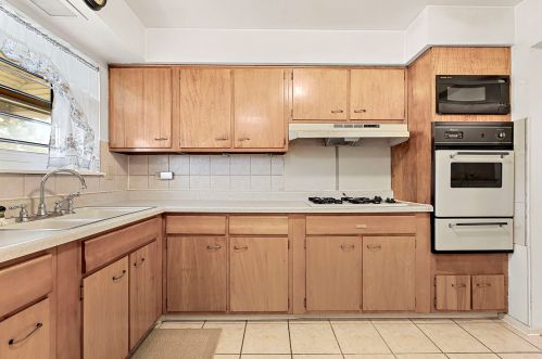 634 95th St, Chicago IL 60617-5053 exterior