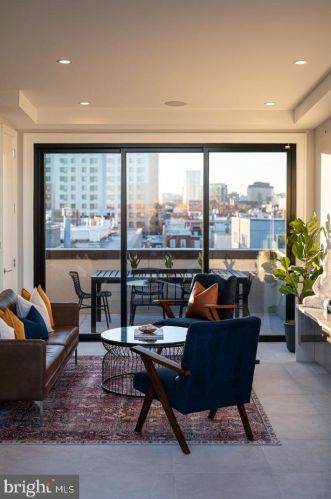 722 Broad St, Philadelphia PA 19146-3119 exterior