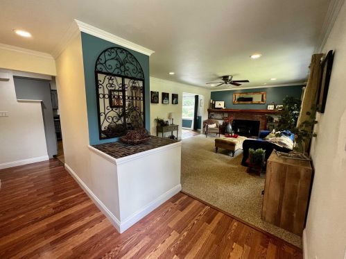 6 Daisy Ln, Poughkeepsie, NY 12603-3204