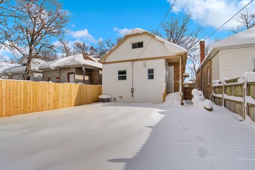 8232 Ridgeland Ave, Chicago IL  60617-1744 exterior