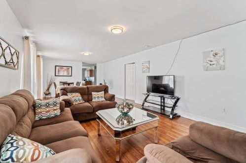 91 Peace St, Providence RI 02907-1550 exterior