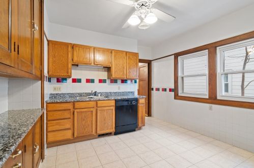 3253 Newhall St, Milwaukee WI 53211-3043 exterior