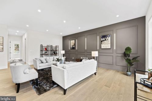 1327 Mayflower Dr, Mc Lean VA 22101-3405 exterior