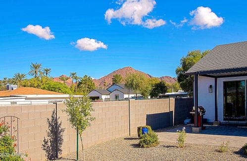 4226 42nd St, Phoenix AZ  85018-4208 exterior