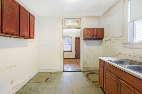 718 50th Pl, Chicago IL 60609-5155 exterior