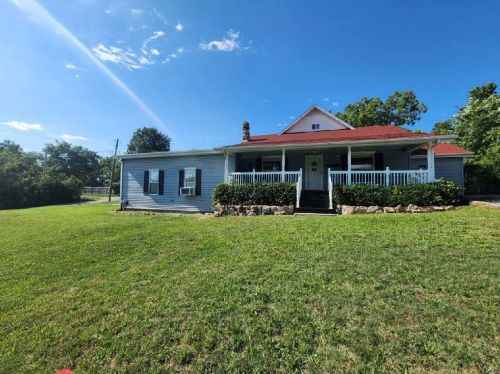 111 High St, Willow Springs, MO 65793-1052