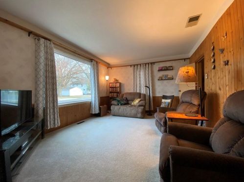 120 Reuter Ave, Canton, WI 54868-2128