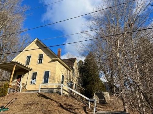 53 Eel St, Concord, NH 03303-1312