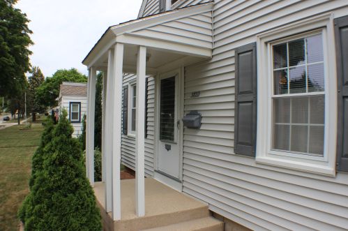 3822 20th St, Milwaukee, WI 53221-1515