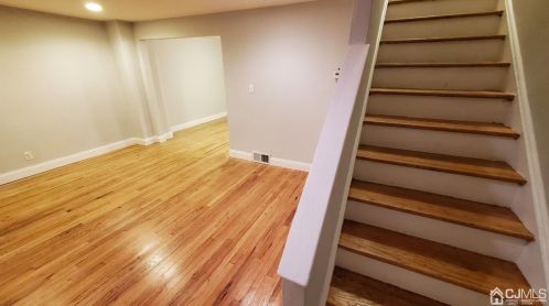 164 Newman St, Metuchen NJ  08840-2642 exterior