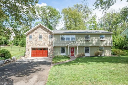 6433 Carriage Dr, Alexandria, VA 22310-3301