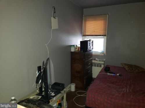 6439 Guyer Ave, Philadelphia PA 19142-2808 exterior