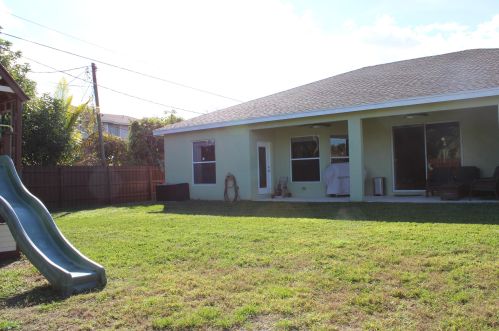 3857 Hainlin St, Fort Pierce FL 34953-4071 exterior