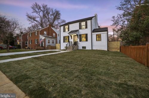 1505 Crestwood Dr, Alexandria VA  22302-2303 exterior