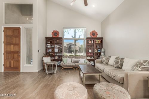 4564 Chisum Trl, Phoenix AZ  85050-8525 exterior