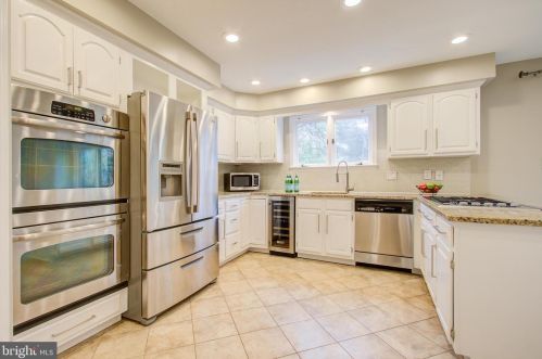 10761 Gloxinia Dr, Rockville MD 20852-3404 exterior