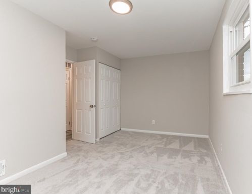 4613 Creek Shore Dr, Rockville MD 20852-2410 exterior