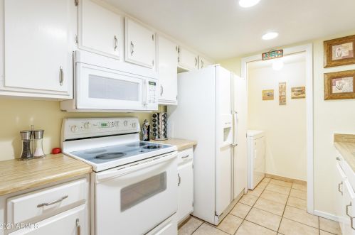 8216 32nd Ave, Phoenix AZ  85051-6022 exterior