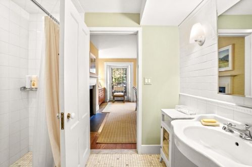 28 Chestnut St, Boston MA exterior