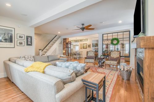 318 Academy St, Allegan MI 49010-1455 exterior