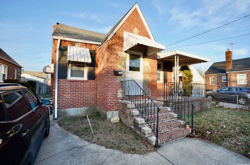 111 Casper St, Valley Stream, NY 11580-3605