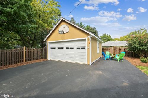 721 Brent Rd, Rockville MD 20854-1782 exterior