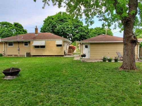 4317 80th St, Milwaukee, WI 53222-1901