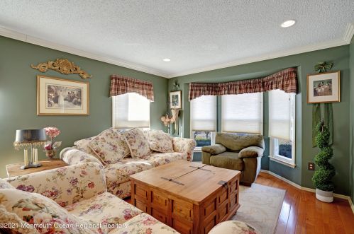 4 Cardinal Ct, Old Bridge NJ 08857-2793 exterior