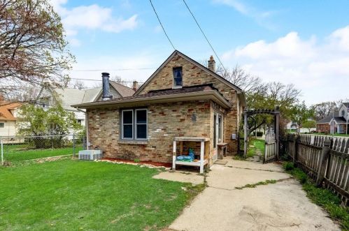 2197 79, Milwaukee WI 53219-1706 exterior