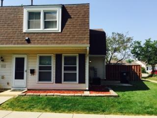 1800 Jamestown Cir, Hoffman Estates IL  60169-6826 exterior