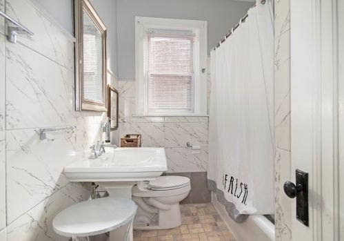 2629 Ridgeway Ave, Chicago IL 60659-1118 exterior