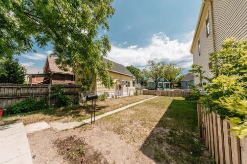 1761 Pearl St, Milwaukee WI 53204-3165 exterior