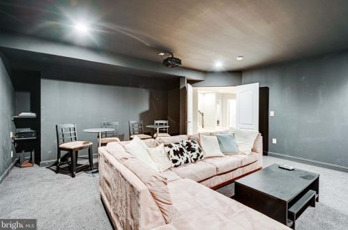 1339 Mayflower Dr, Mc Lean VA 22101-5612 exterior