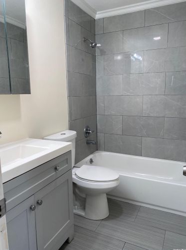 32 Elm St, Central Islip NY  11722-4145 exterior