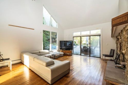 16 Hemlock Holw Rd, Armonk NY 10504-3009 exterior