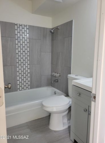 4941 La Cholla Blvd, Tucson AZ  85705-1260 exterior