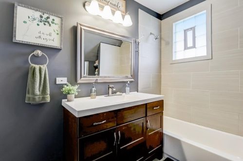 712 7 Ave, Broadview IL 60153-2022 exterior