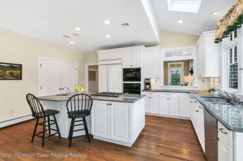 15 Sunny Ridge Dr, Red Bank NJ exterior