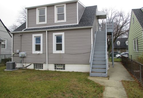 11138 Avenue, Chicago, IL 60617-6943